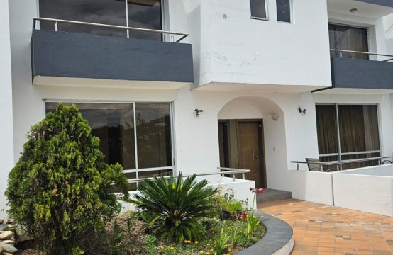 Casa de arriendo en Cumbaya conjunto privado