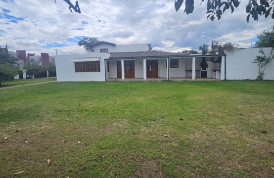Casa de arriendo en Tumbaco Ideal Negocio 2300m2 Terreno