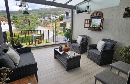 Casa de Venta en Tumbaco Urb. Privada Cerca Ruta Viva