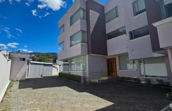 Casa de venta Cumbaya Urb. P. Cerca USFQ