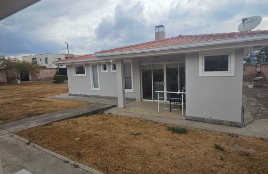 Casa de arriendo en Puembo 2 dormitrios 1500m2 terreno Urbanización P.